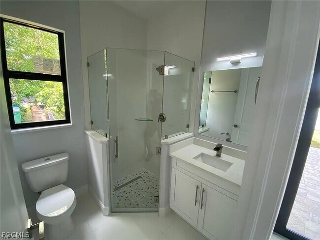 Building Photo - 3738 SE Santa Barbara Pl