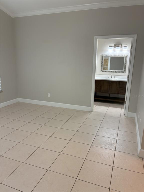 Building Photo - 2010 S Plainfield Dr