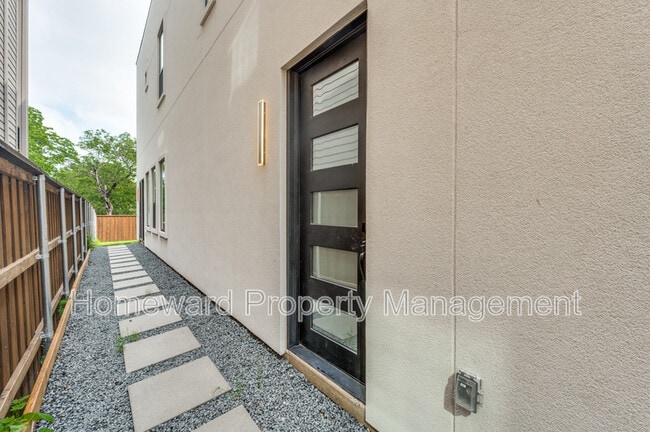 Building Photo - 2343 Hondo Ave