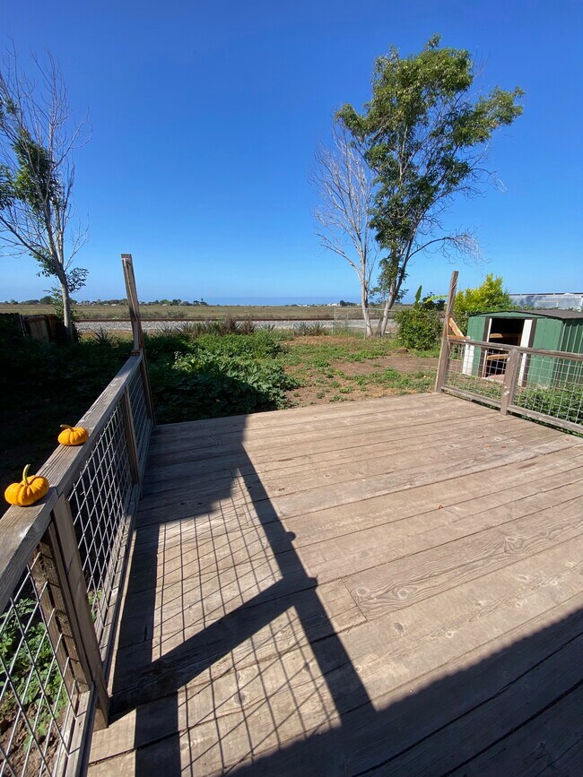 Building Photo - 4253 Carpinteria Ave