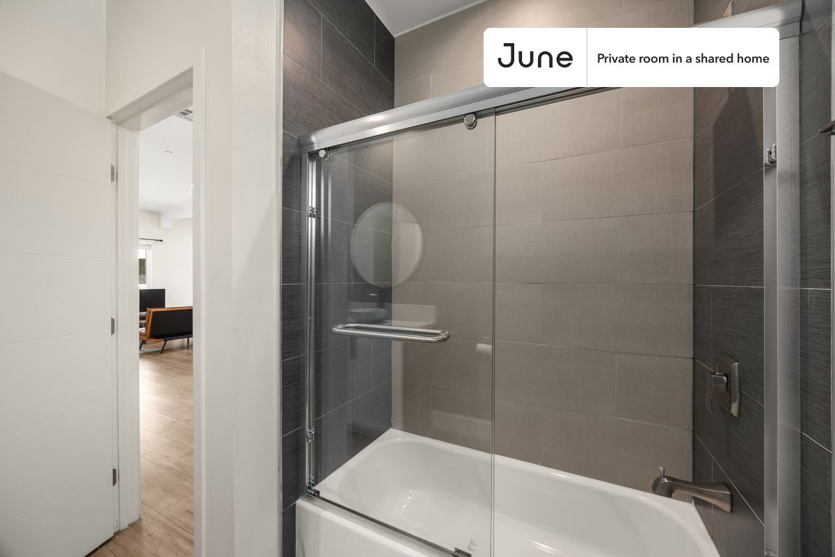 Building Photo - Room in Shared 4 bed/4 bath home