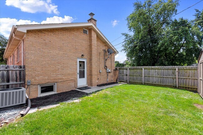 Building Photo - 11358 S Rockwell St