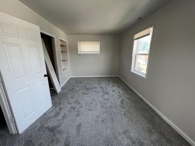 Building Photo - 28033 Rosemont St