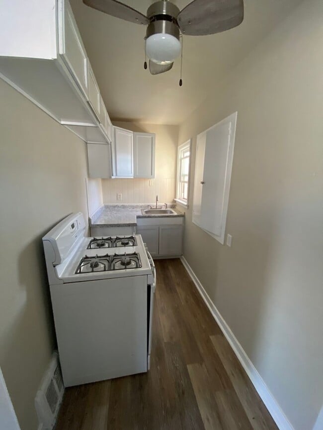 Building Photo - Cozy 1 Bedroom for Rent - Fenced in Yard a...