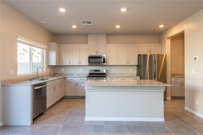 Building Photo - 480 Silverweed Ave
