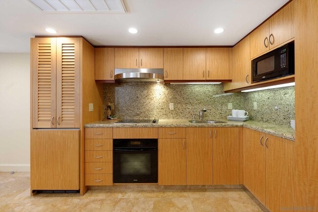 Building Photo - 7106 Country Club Dr