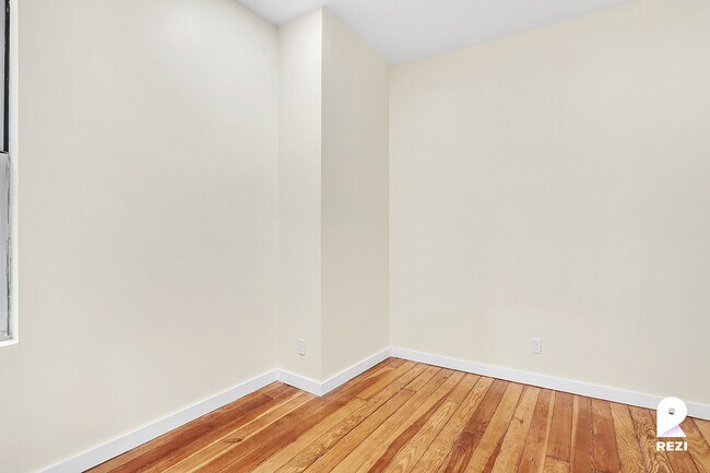 Building Photo - 1525 Greene Ave