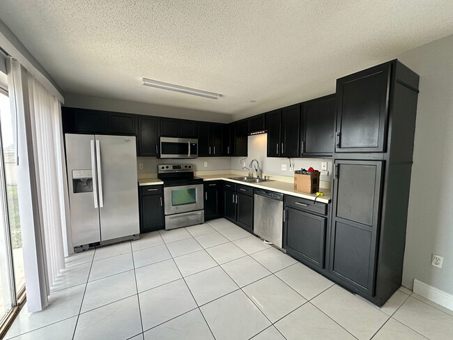 Building Photo - 127 Belvoir Dr