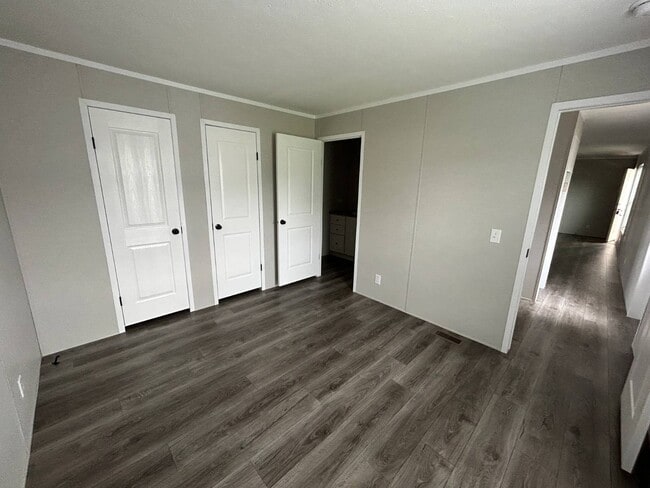Building Photo - 666 Ascot Cir