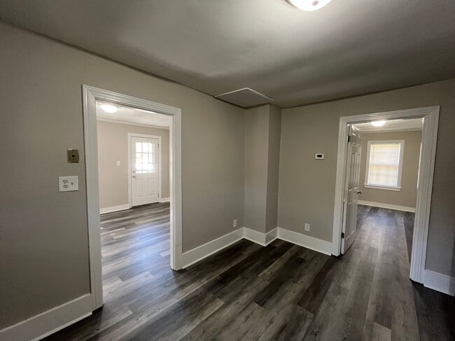 Building Photo - Charming 2 Bedroom / 1 Bath Home in Joelto...