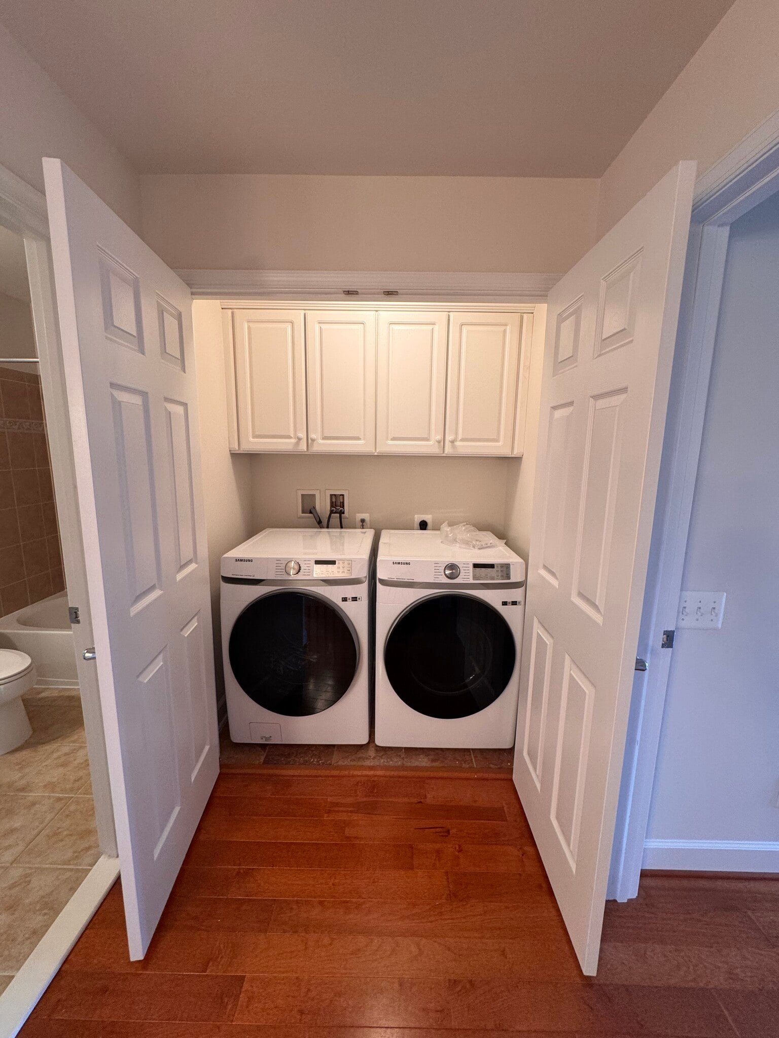 Upper level washer/dryer - 14627 Weeburn Way