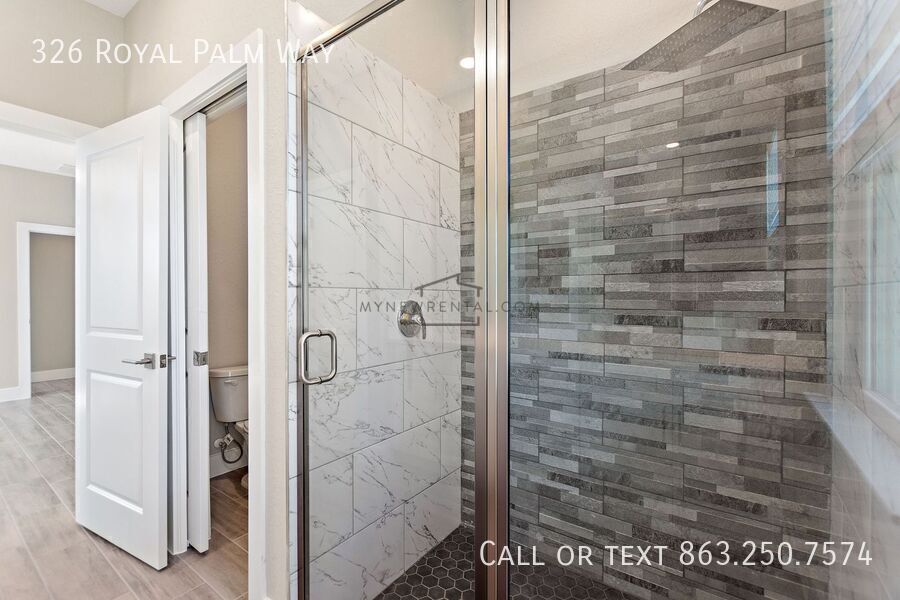 Building Photo - 326 Royal Palm Wy