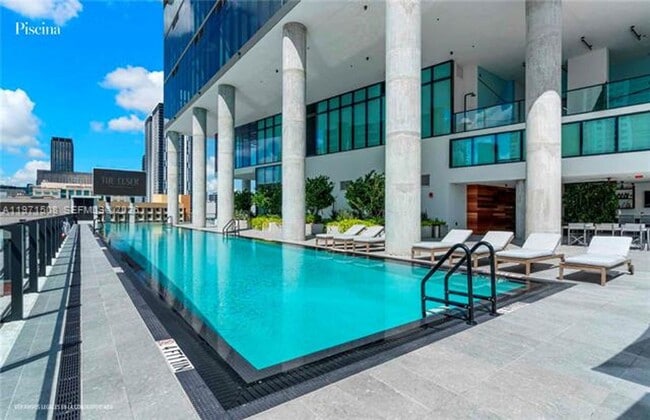 Building Photo - 398 NE 5th St