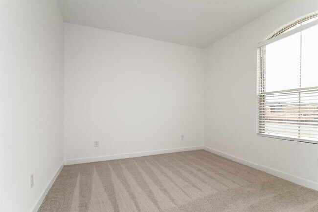 Building Photo - 1908 Ponderosa Pne Ln