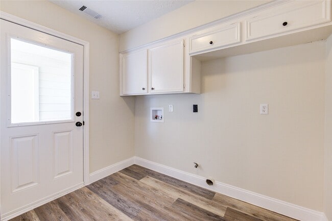 Building Photo - 9115 Taidswood Dr