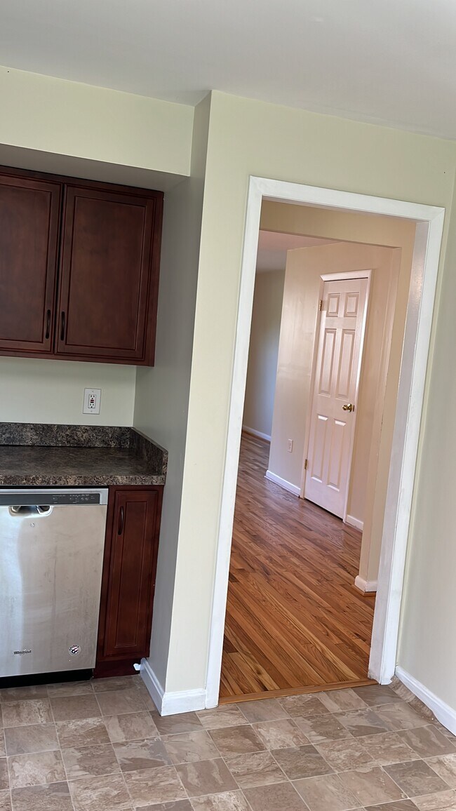 Building Photo - 2 Wimbledon Ln