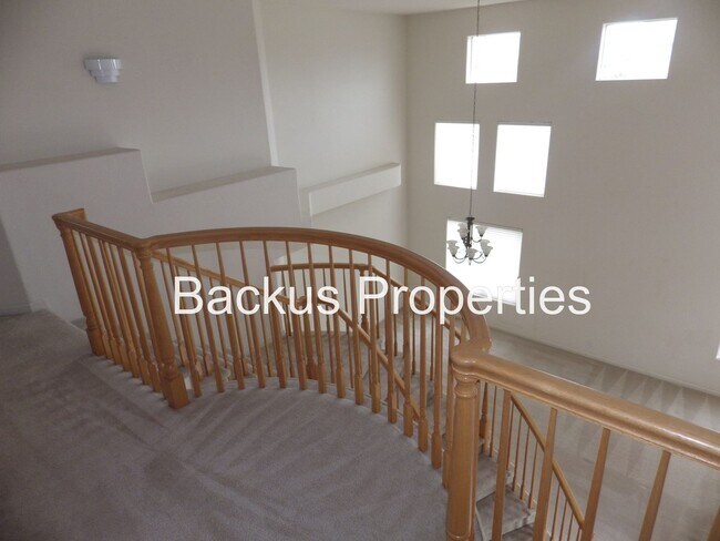 Building Photo - Wonderful Five Bedroom Home on Faulkner St...