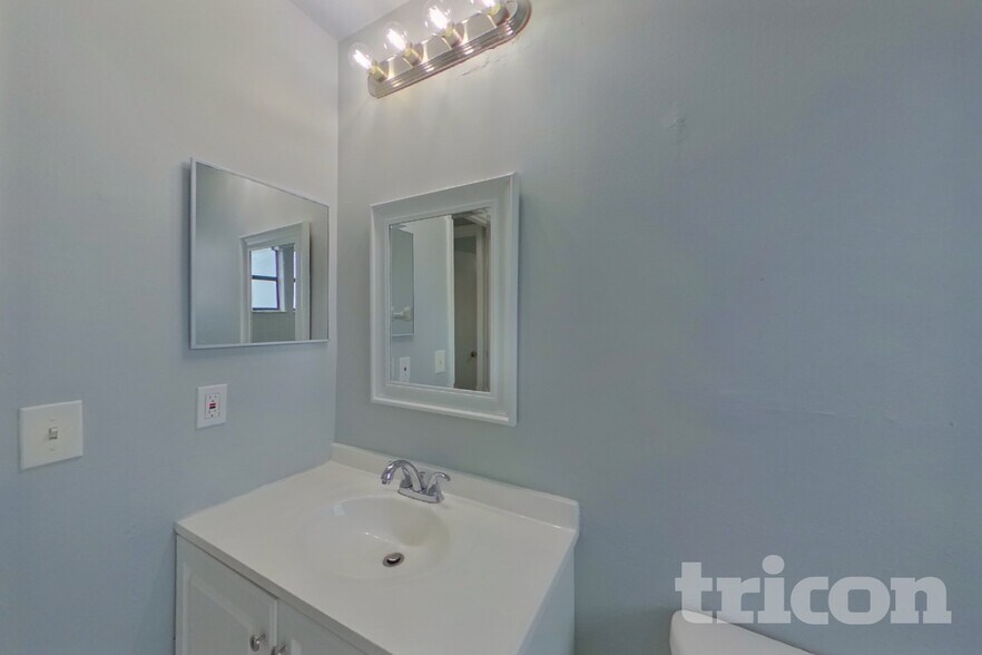 Building Photo - 234 Satinwood Cir