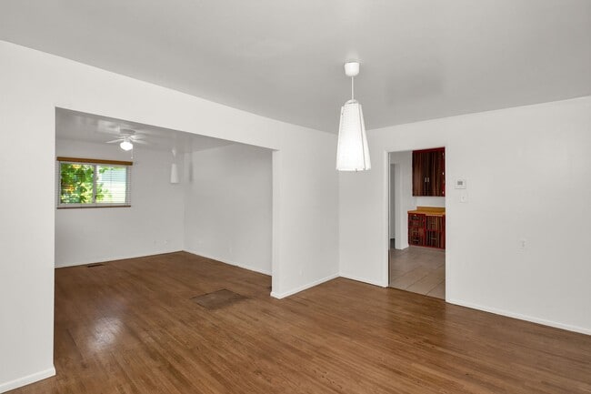 Building Photo - A Gardners Dream 2 Bed 1 Bath Home in Amazing SLC Location! Available NOW!