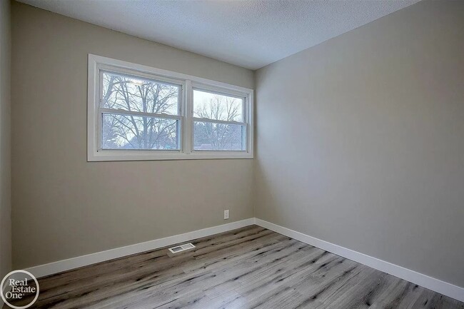 Building Photo - 47705 Roland St