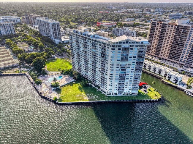 Building Photo - 11111 Biscayne Blvd