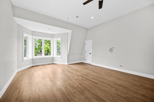 Building Photo - 4543 S Ellis Ave