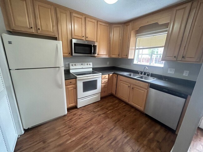 Building Photo - 940-403 Glenn Street, West Columbia SC 29169