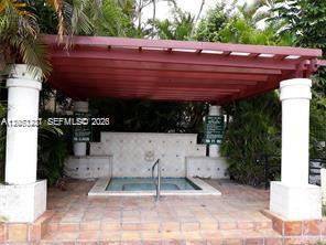 Building Photo - 10421 N Kendall Dr