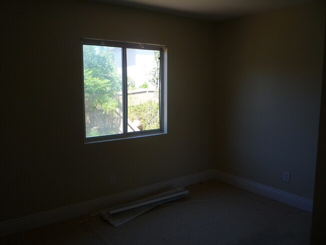 Building Photo - Two-story home in Eastlake