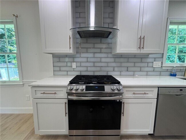 Building Photo - 921 James Ct NW