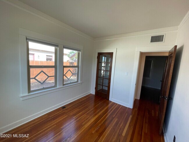 Building Photo - 1041 E Grant Rd