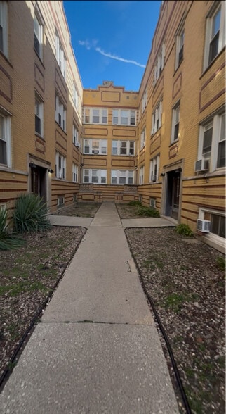 Primary Photo - 4409 N Kenneth Ave