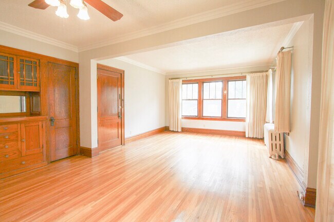 Building Photo - 1605 Charles Ave