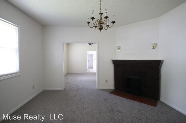 Building Photo - 2 br, 2 bath House - 556 Flint Street