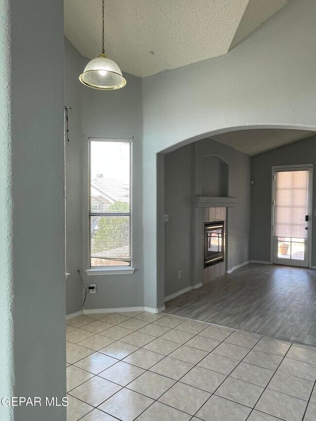Building Photo - 3701 Trina Pl