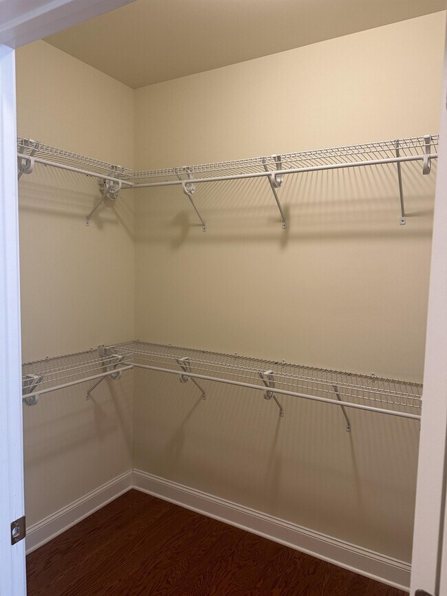 Building Photo - 1907 Willoughby Dr