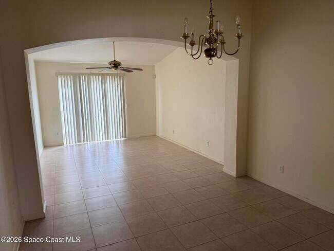 Building Photo - 950 Luminary Cir