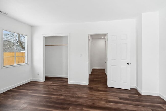Building Photo - Newly Remodeled West Valley 2 Bed Duplex -...