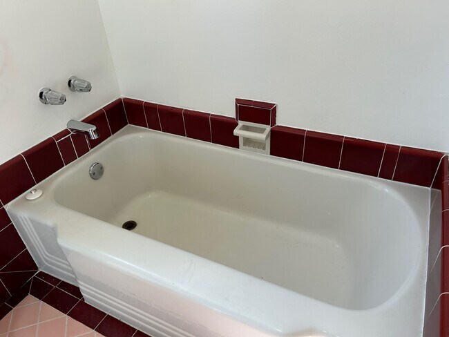 Building Photo - 1425 Allison Ave