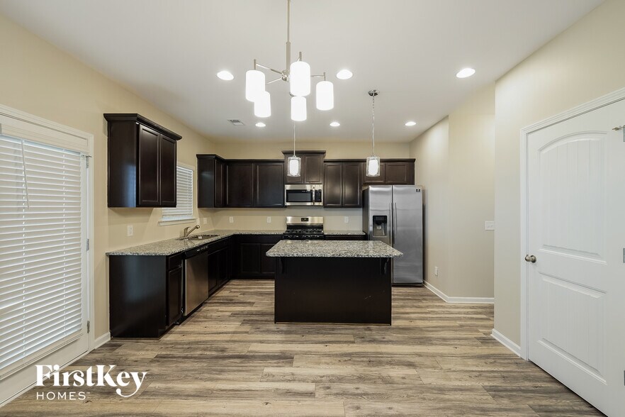 Building Photo - 1812 Clarke Cir