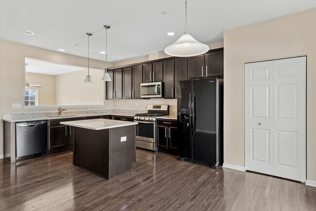 Building Photo - 2942 Madison Dr