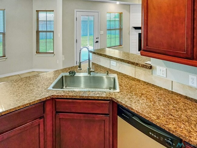 Building Photo - 4417 Sandstone Dr