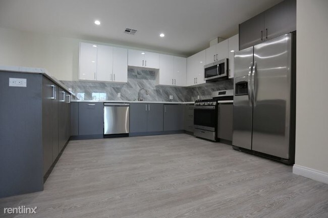 Building Photo - 7140 S La Tijera Blvd