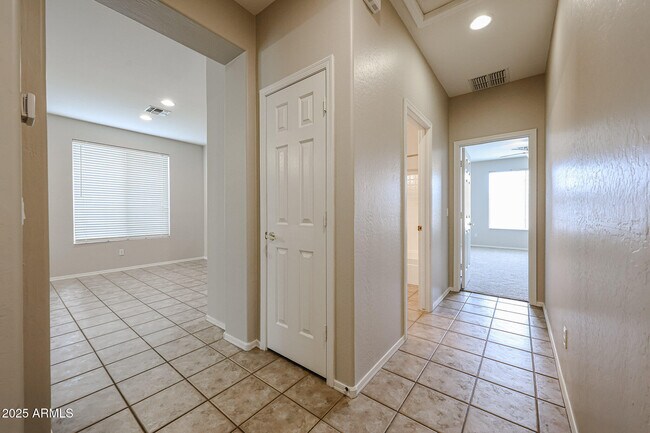 Building Photo - 42914 N Challenger Trail