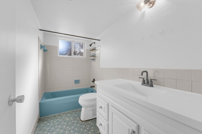 Building Photo - Lake Maitland Living | Mid-Century Charm