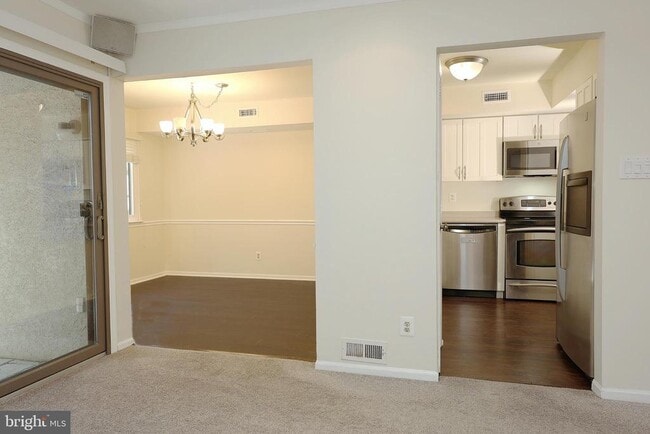 Building Photo - 72 5 Crown Royal Cir