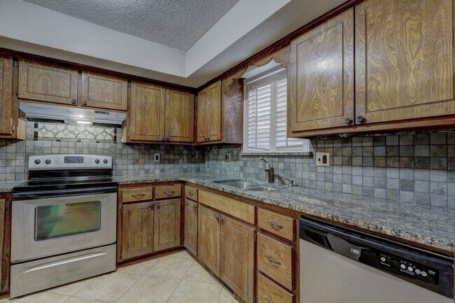 Building Photo - 3 bed 2 bath home in Moore, Ok