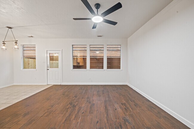 Building Photo - 16118 Market Garden Ln