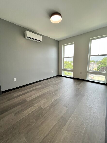 132 Mallory Ave 507 - 138 Mallory Ave