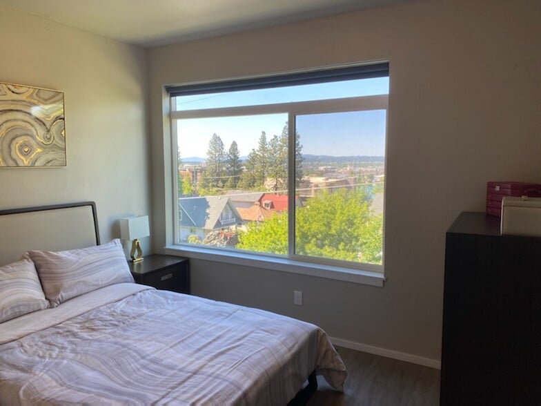 Building Photo - 618 S Denver St